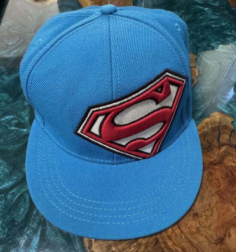 Superman S/M Fitted Hat DC Comics Large Logo